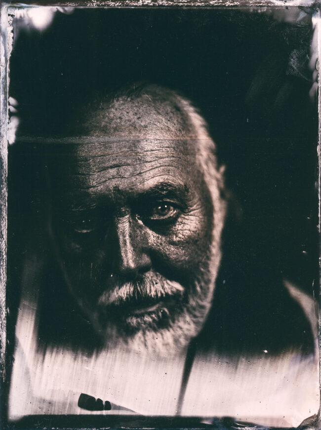 Nassplatte, Schwarz-Weiß, Portraitaufnahme von älteren Mann mit weißem Vollbart