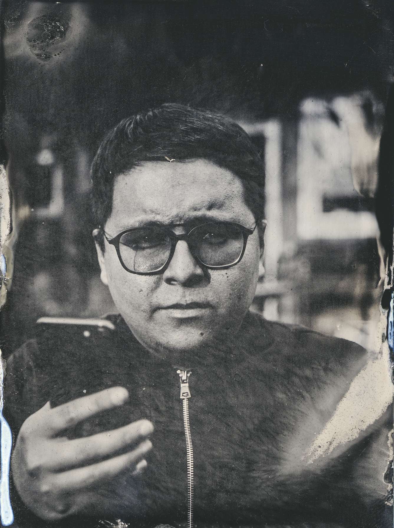 Nassplattenfoto person smartphone befotomedia