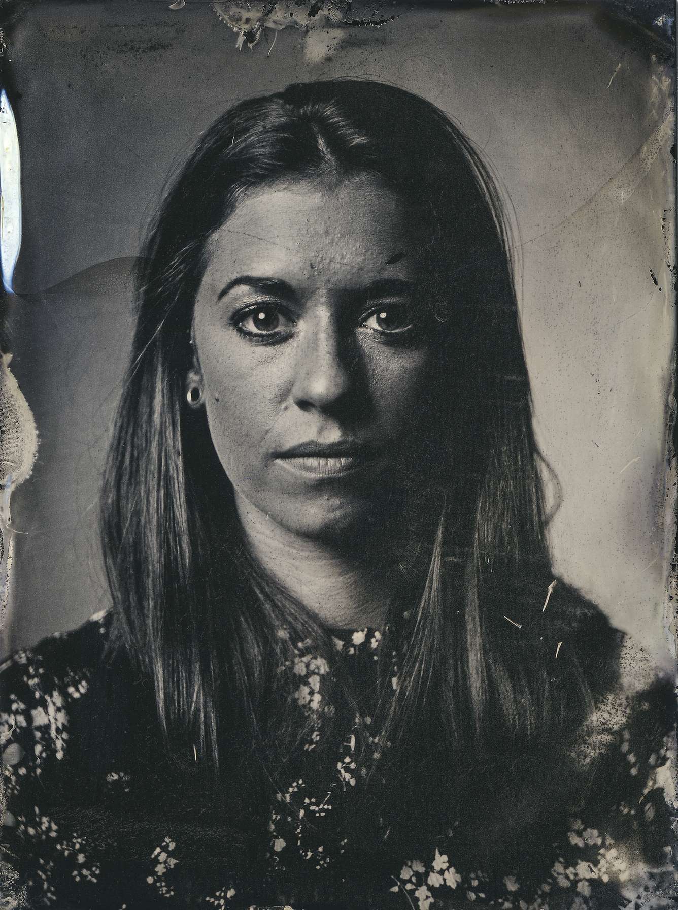 Portraetfoto einer Frau im Nassplattenfotografie-Stil von befotomedia.