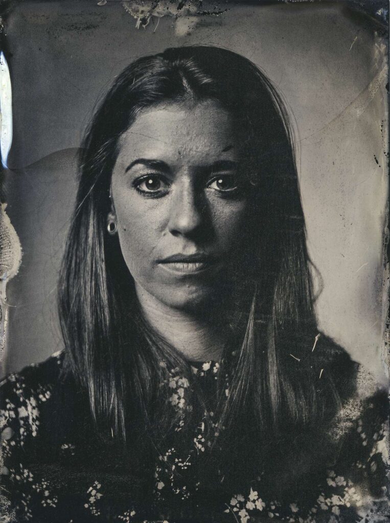 Portraetfoto einer frau im nassplattenfotografie stil von befotomedia.