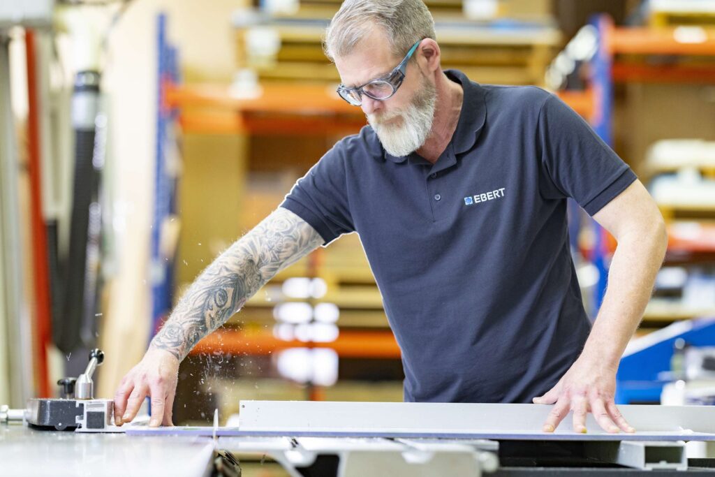 Ebert kunststoffbearbeitung praezision arbeitsprozess