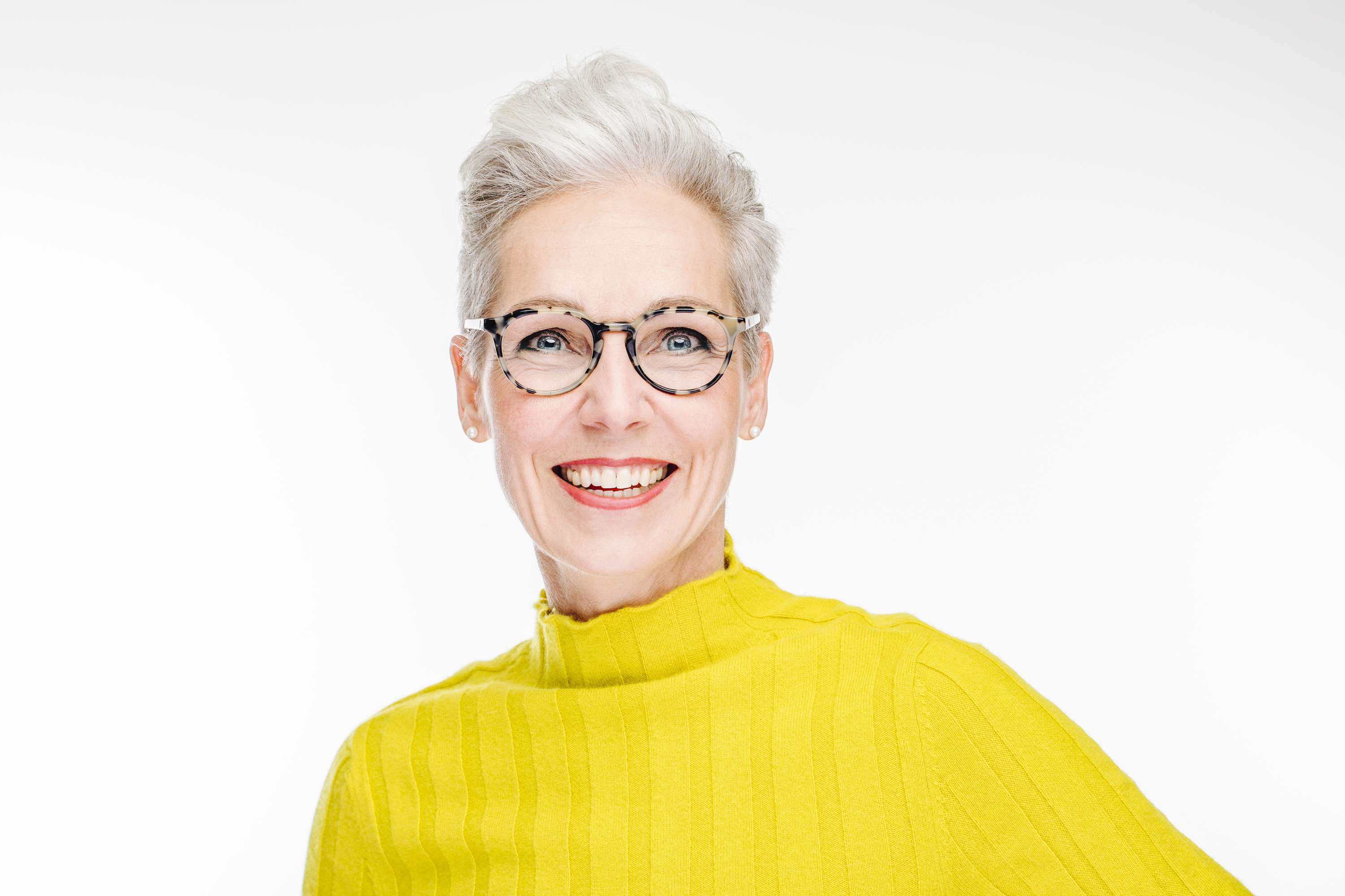 portraitfotografie-gelb-pullover-loechgau