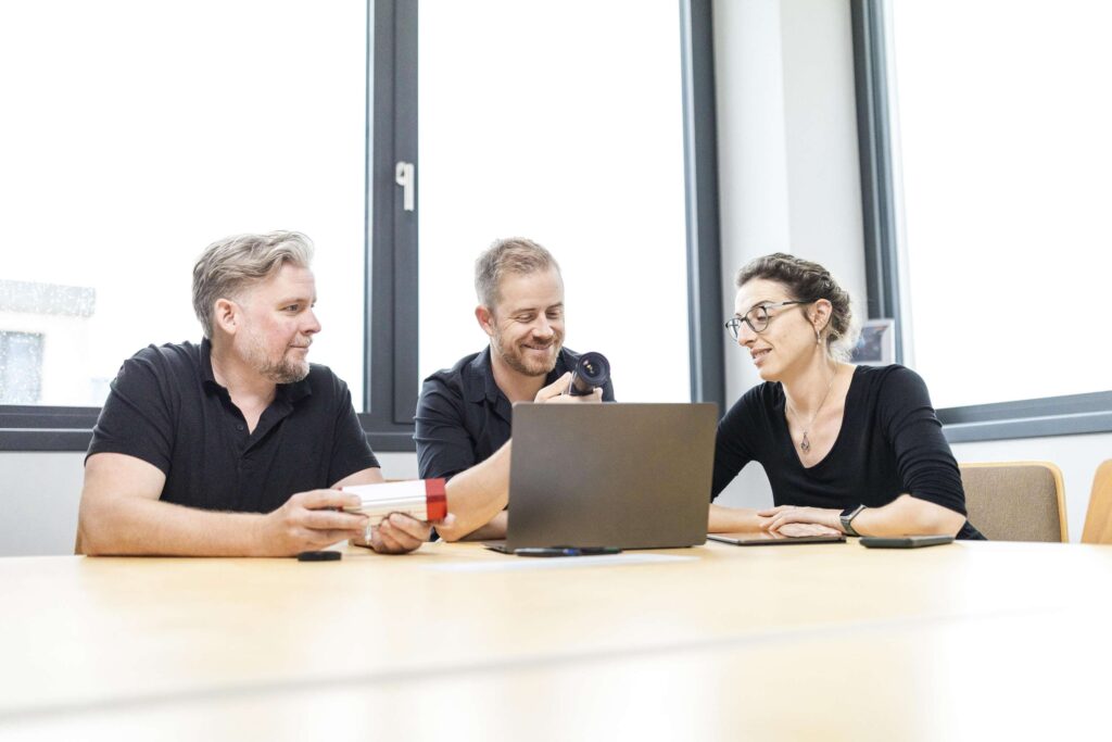 Das Team von Cubert bei einer Besprechung.