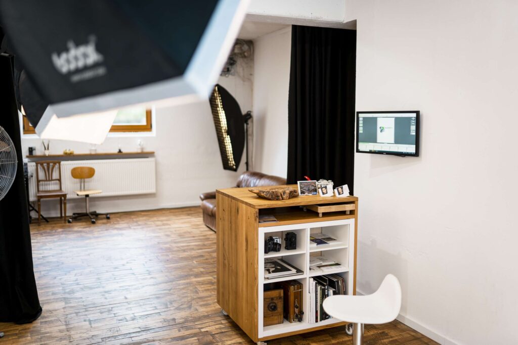 Innenansicht eines modernen Fotostudios von Befotomedia in Loechgau.