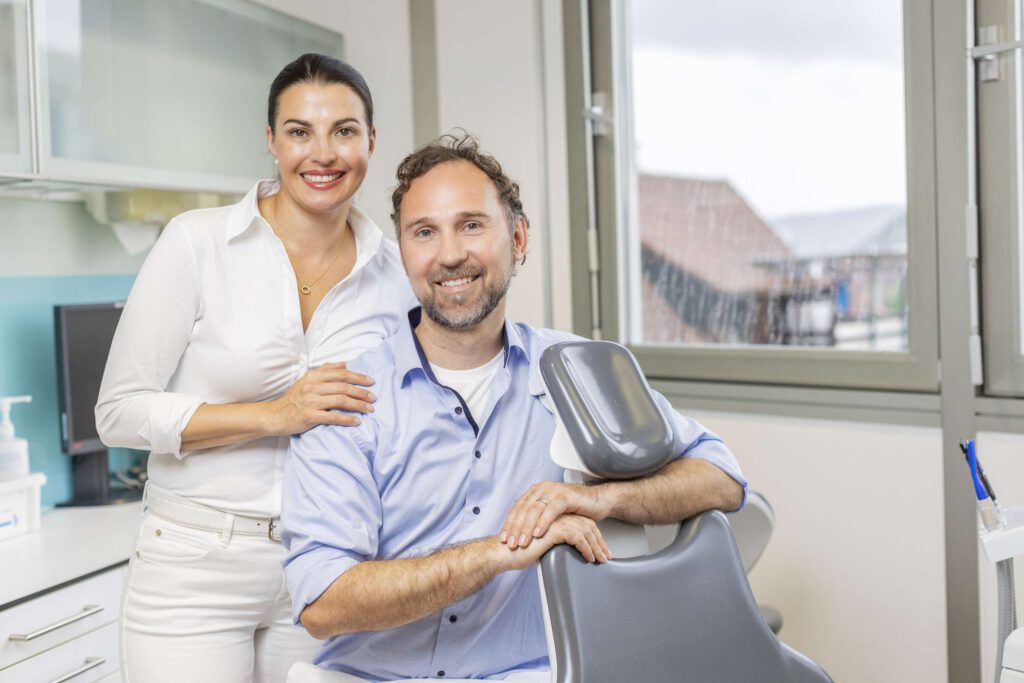 Zahnarzt und Patient in der Praxis Stegherr & Stegherr in Albstadt