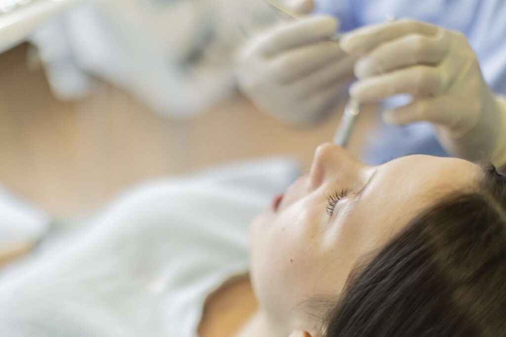 Patient waehrend einer Behandlung bei Zahnarztpraxis Stegherr & Stegherr in Albstadt